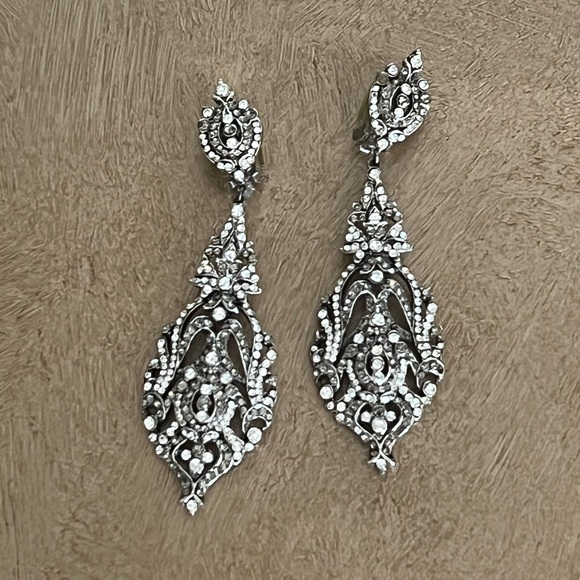 Oscar de la Renta Jewelry - Oscar De La Renta Barrera Crystal Earrings